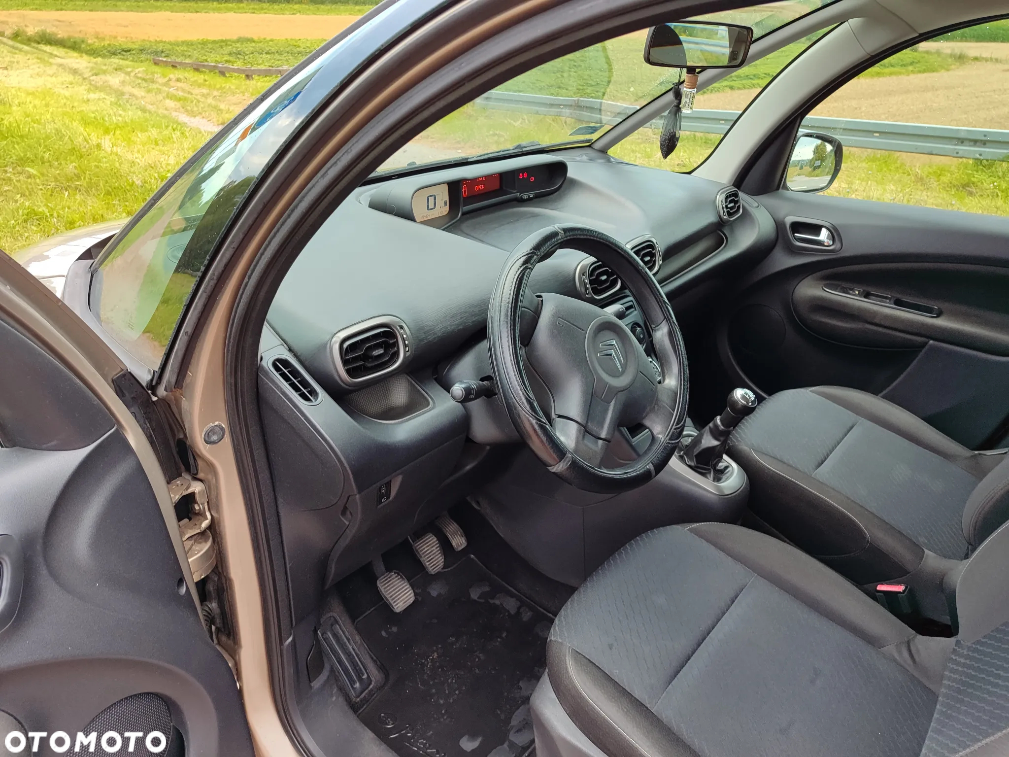 Citroën C3 Picasso 1.4i Attraction - 12