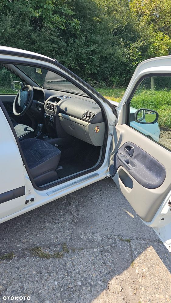 Renault Clio 1.2 16V Authentique - 8