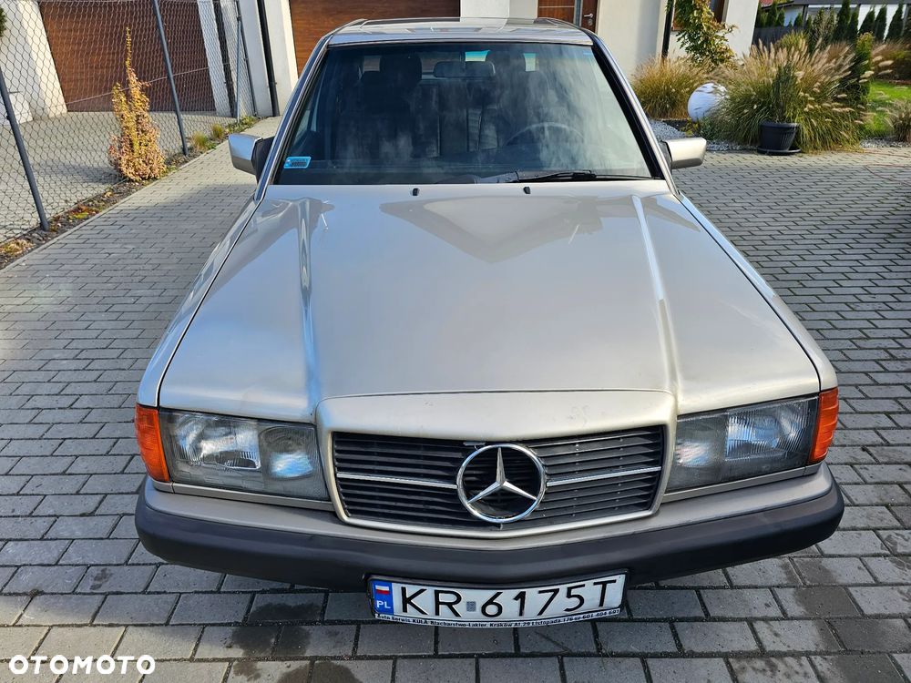 Mercedes-Benz W201 (190) - 1