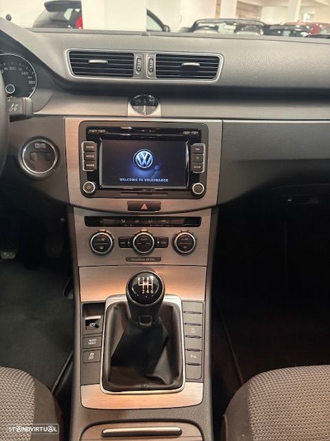 VW Passat 1.6 TDI BlueMotion - 17