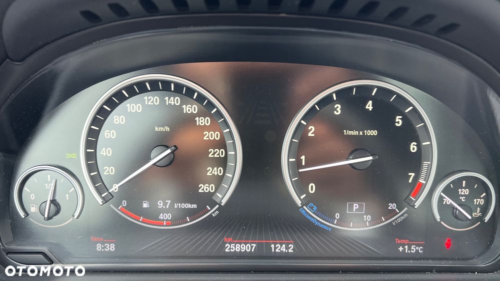 BMW Seria 5 528i xDrive - 14