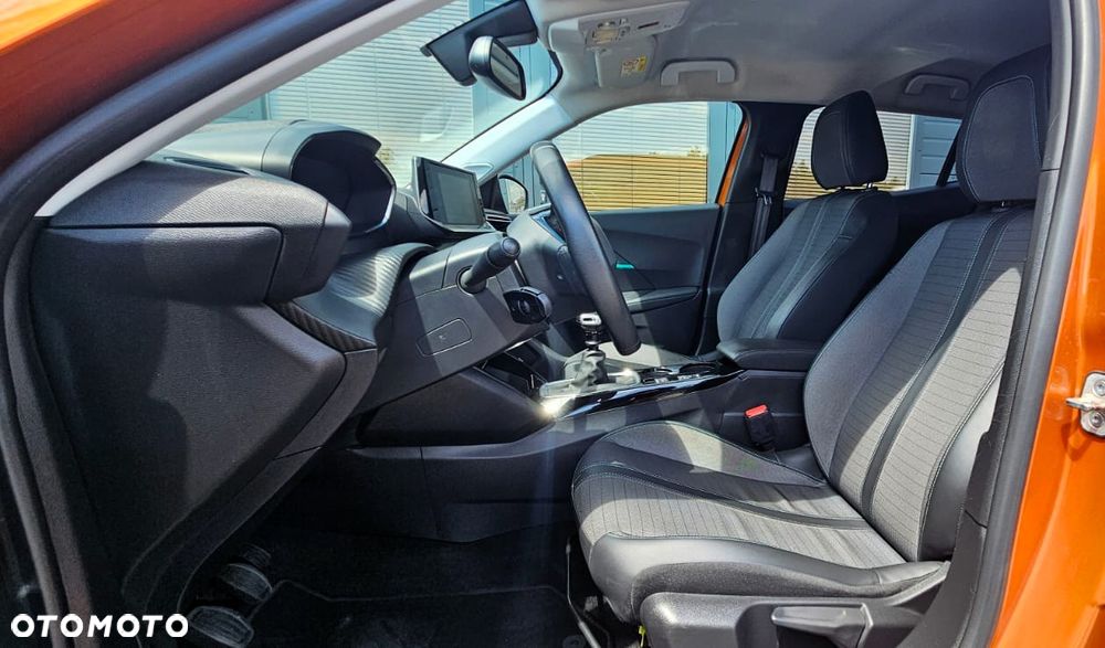 Peugeot 2008 1.2 Pure Tech GPF Allure S&S - 17