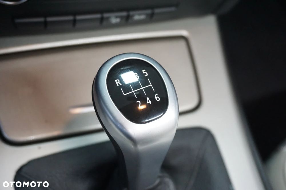 BMW Seria 3 320d xDrive - 34
