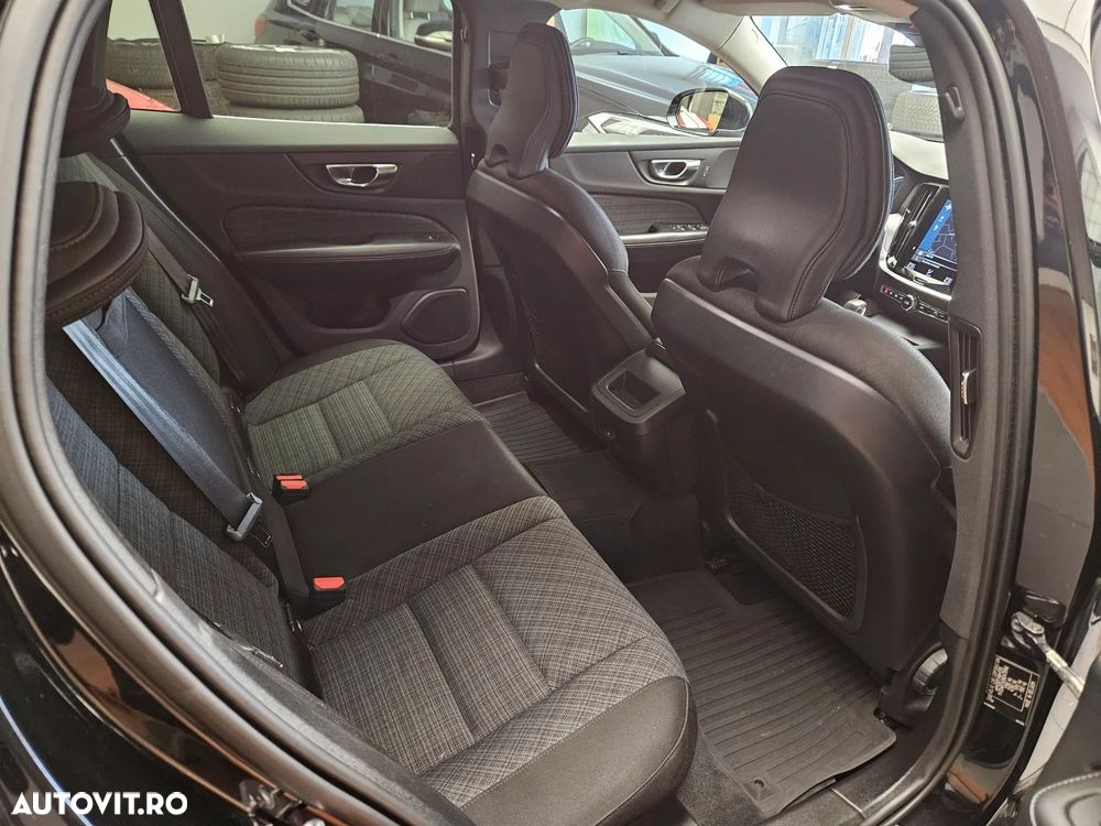 Volvo V60 B4 MHEV AT8 FWD Momentum Pro - 12