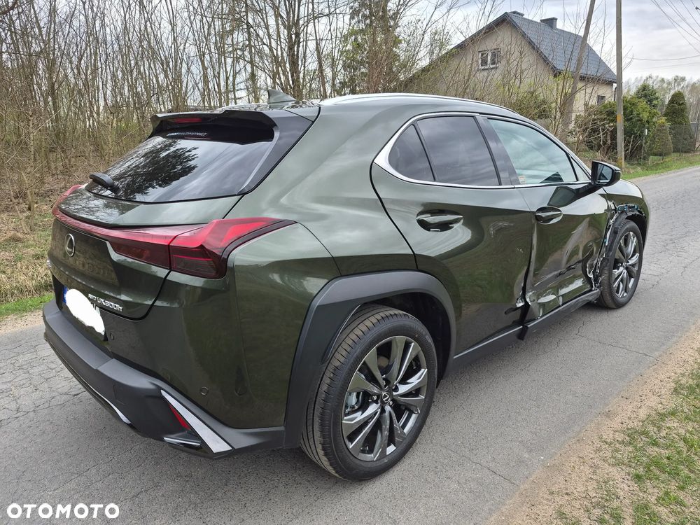 Lexus UX 300h F Sport Design AWD - 4