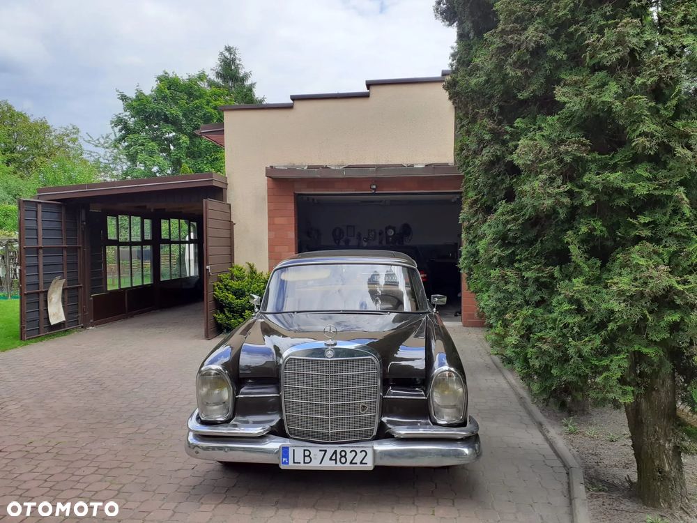 Mercedes-Benz W111 - 1