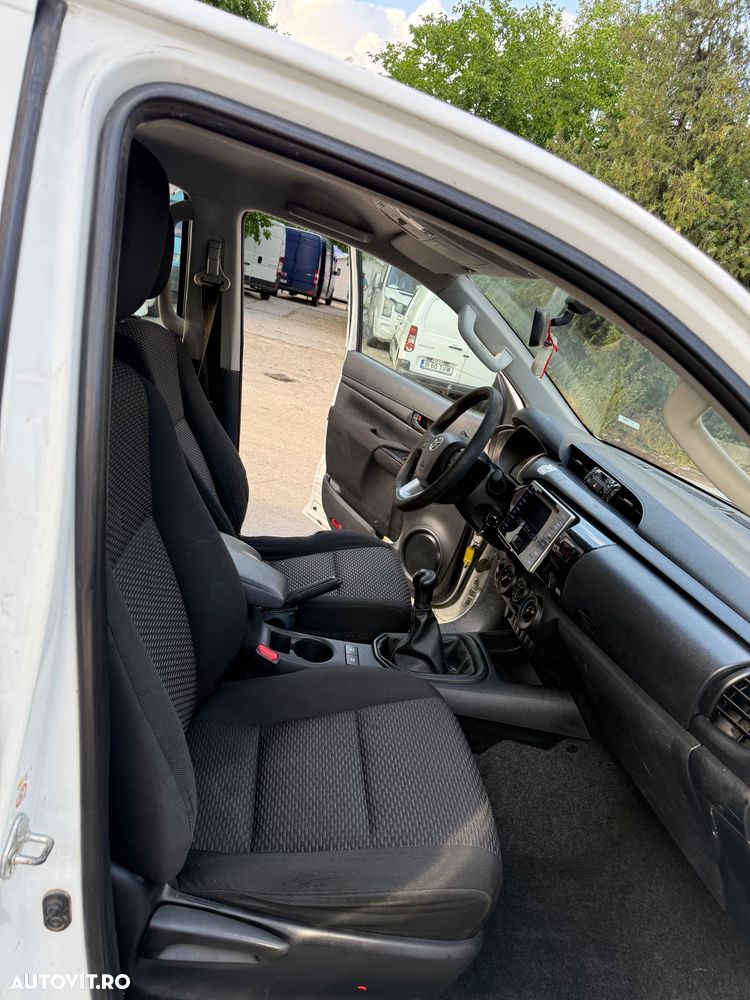 Toyota Hilux 4x4 Double Cab M/T Style - 32