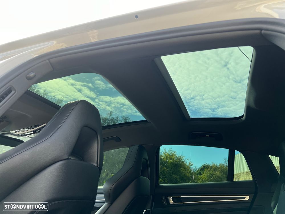 Porsche Panamera 4 E-Hybrid Platinum Edition com PDLS - 32