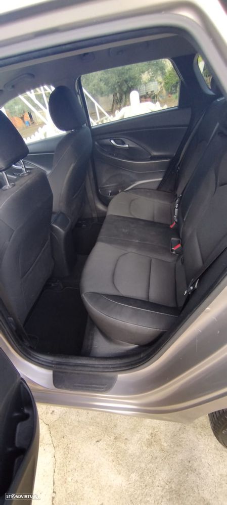 Hyundai i30 SW 1.6 CRDi Style+Navi - 10