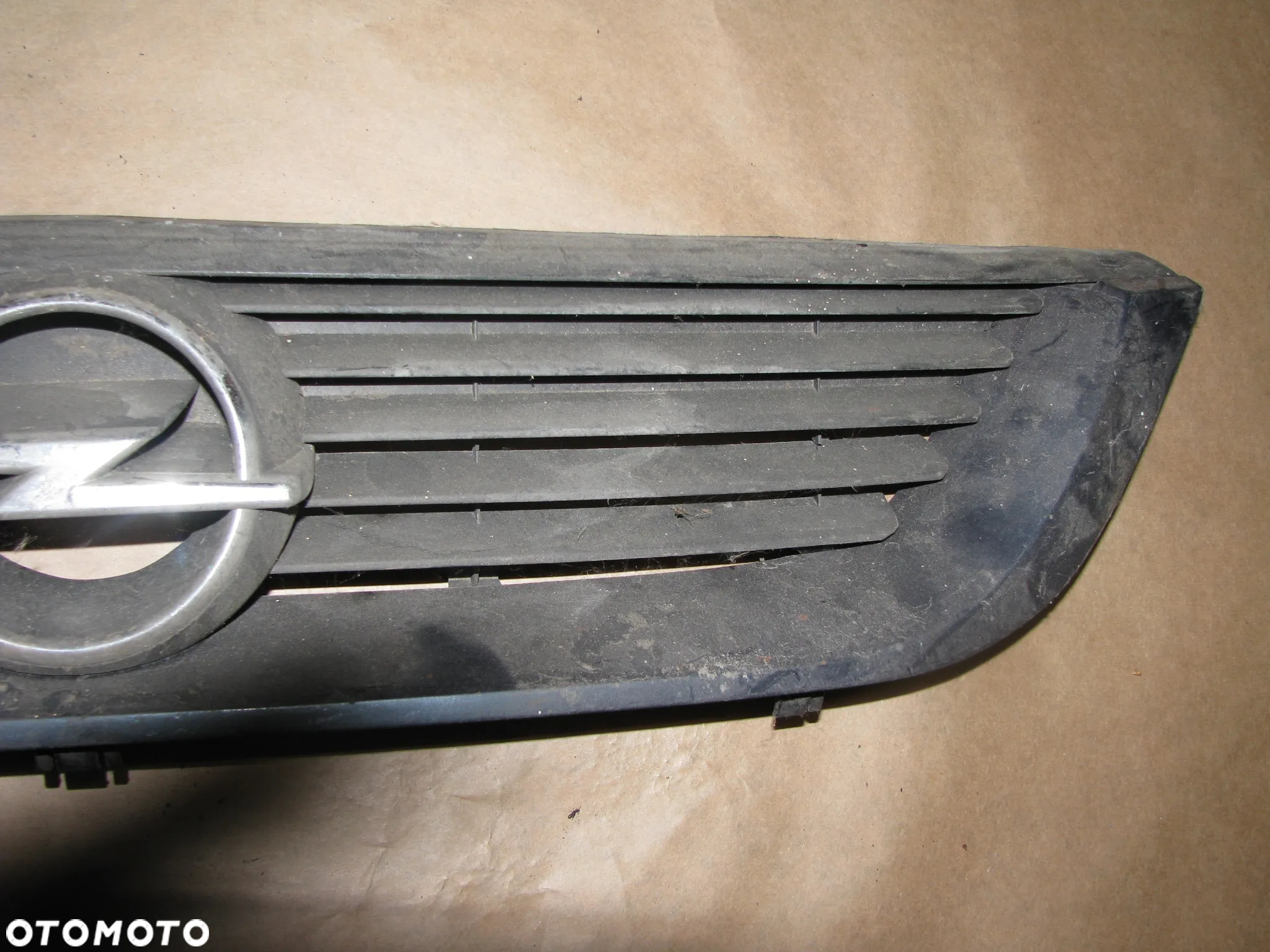 OPEL VECTRA B - GRILL ATRAPA  90505722 - 2