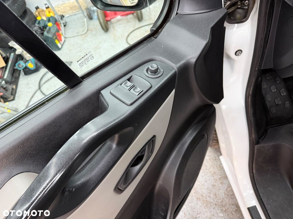 Renault Trafic - 12