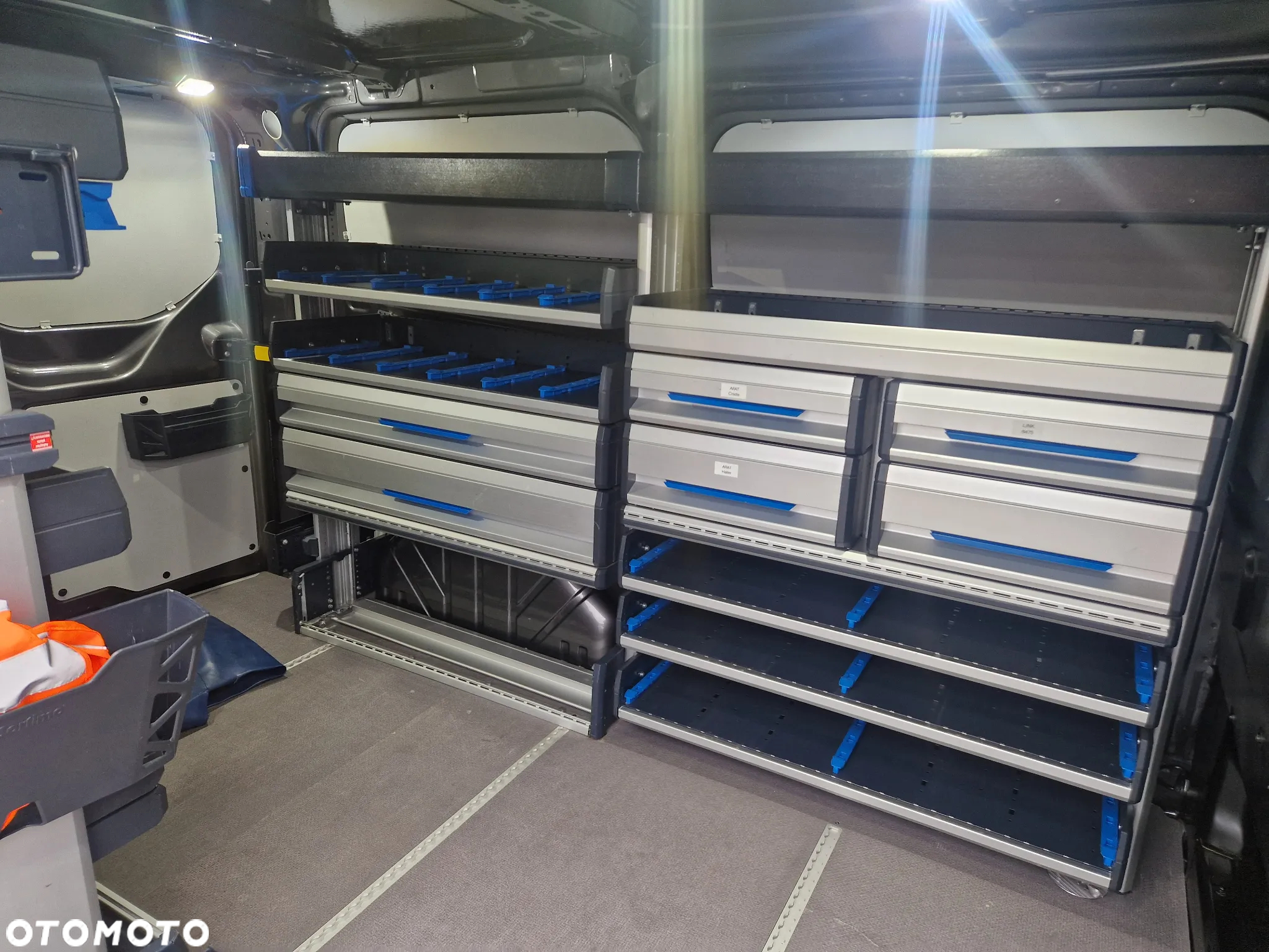 Ford TRANSIT CUSTOM - 17