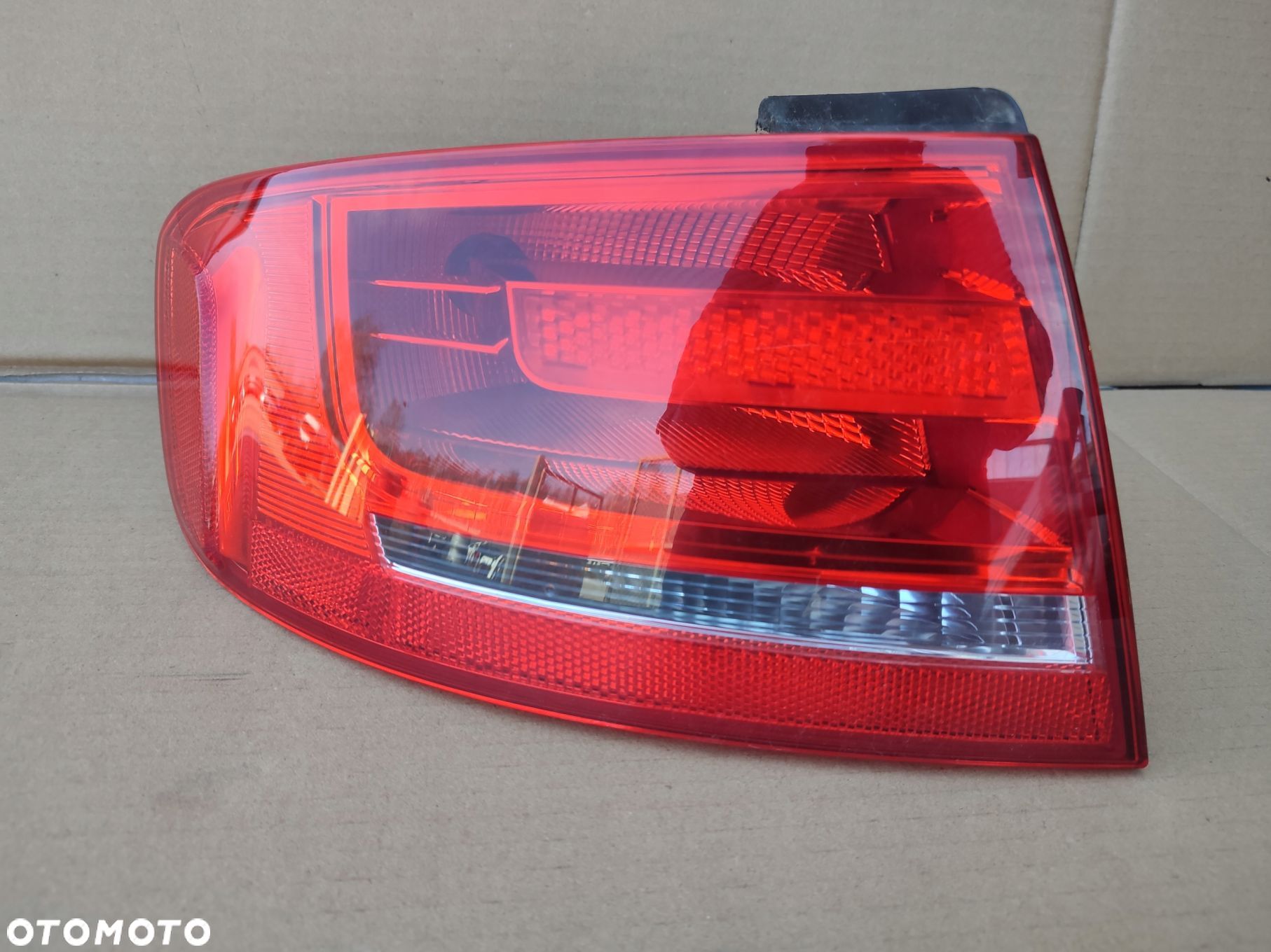 Lampa prawy tył w błotnik AUDI A4 B8 EUROPA SEDAN - 1