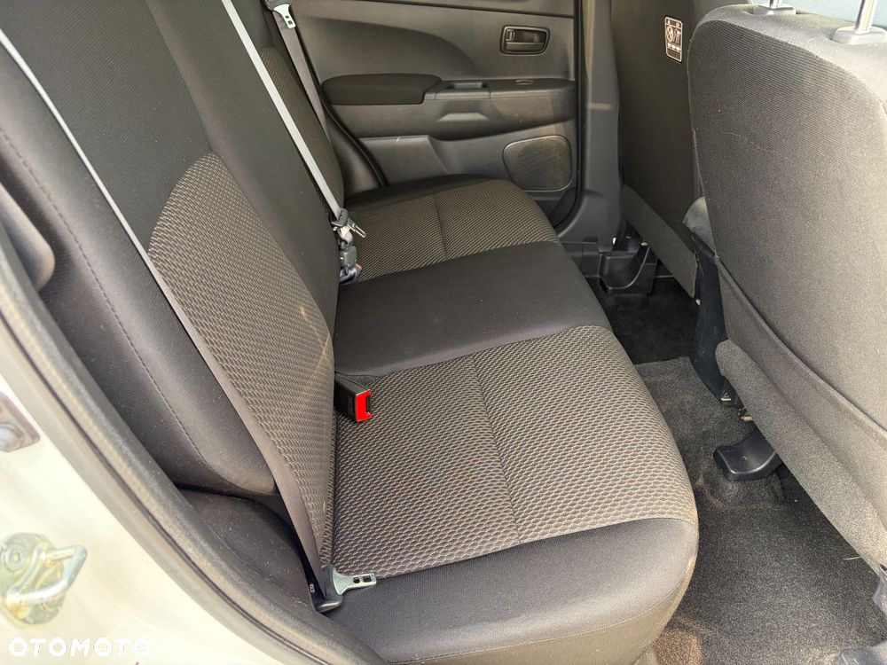 Mitsubishi ASX - 10
