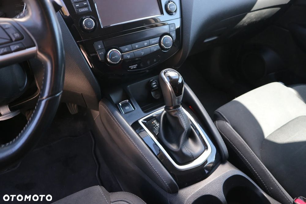 Nissan Qashqai 1.2 DIG-T N-Connecta Xtronic - 26