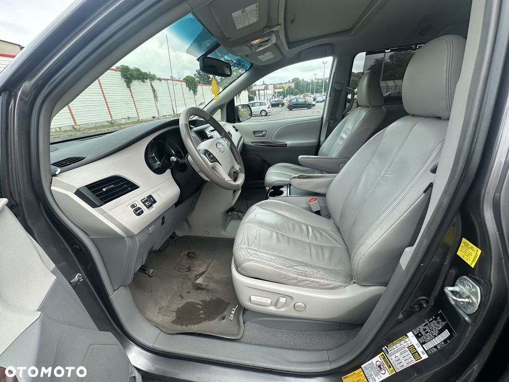 Toyota Sienna 3.5 XLE AWD - 8