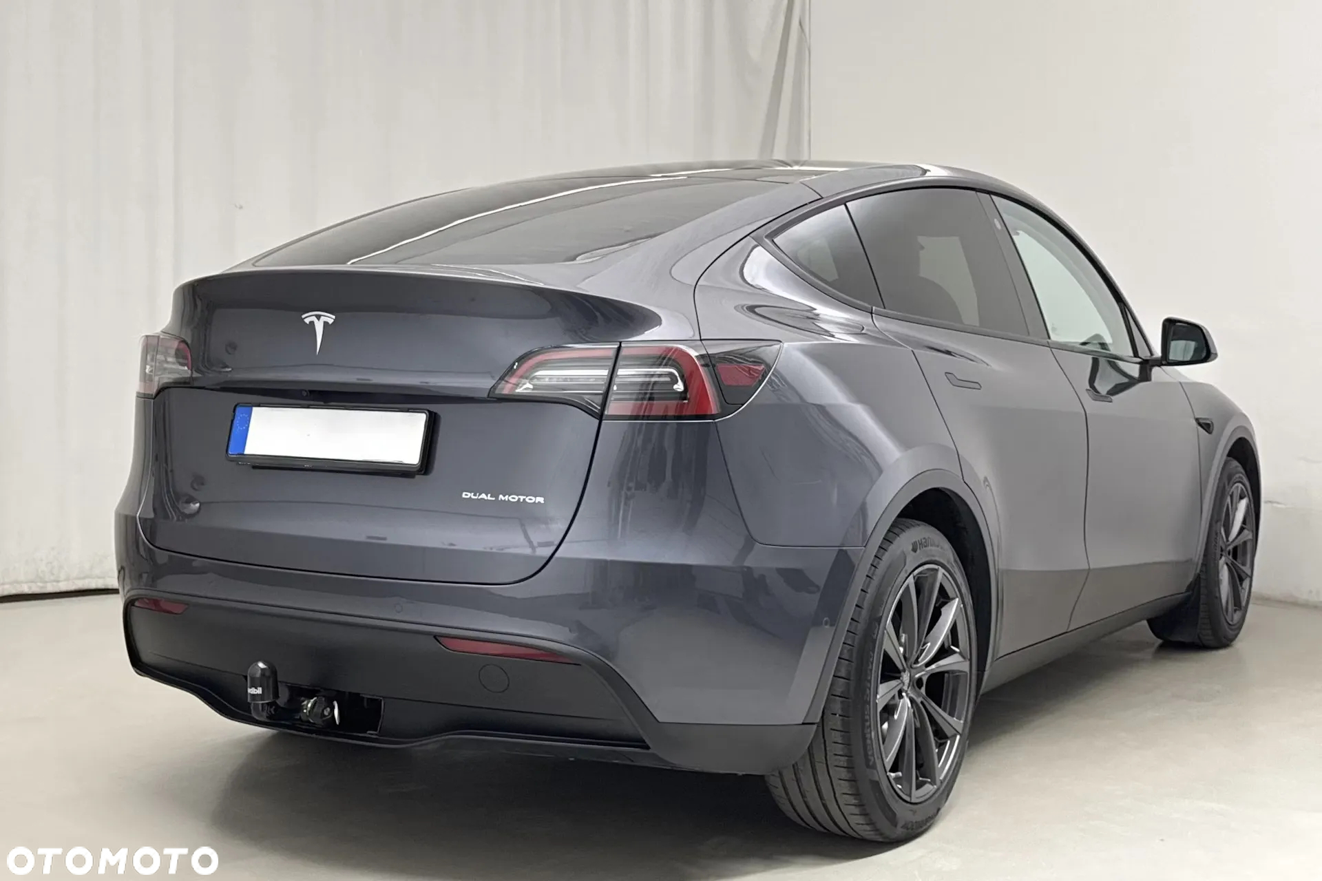 Tesla Y Long Range AWD - 4