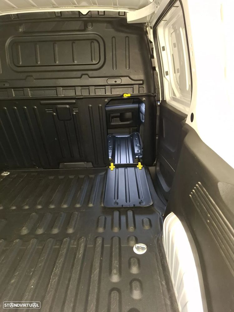 Peugeot Partener  1.5 Blue HDI Pro Standard 3 lugares - 29