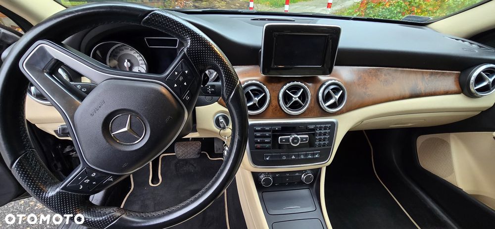 Mercedes-Benz GLA - 15