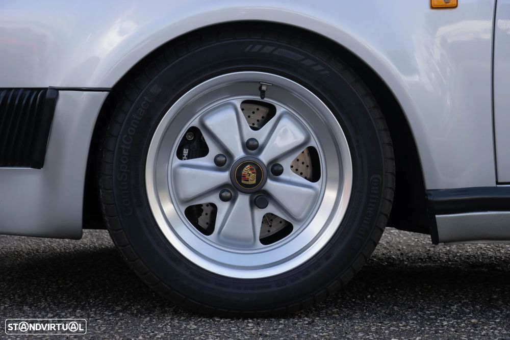 Porsche 911 Série G - 12