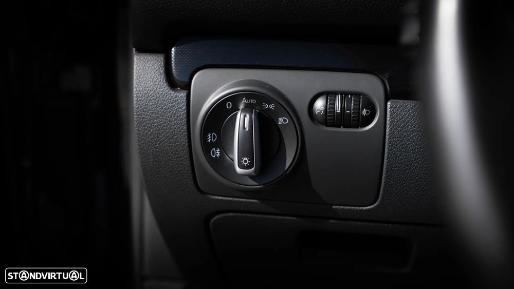 VW Golf 2.0 TDI DPF DSG Style - 20