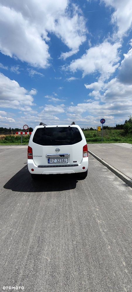 Nissan Pathfinder 2.5 DCi LE - 4