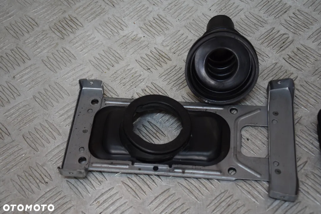 SUZUKI JIMNY OSŁONA LEWARKA MIESZEK KPL. - 6