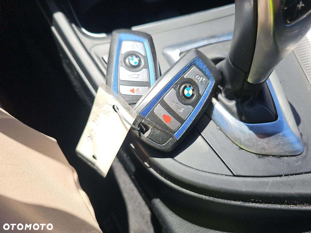 BMW Seria 3 340i M Sport - 13