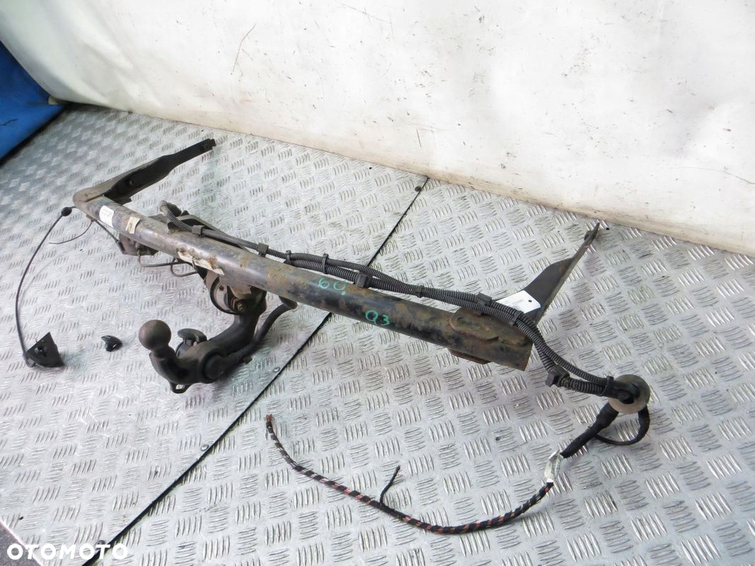 AUDI Q3 8U HAK HOLOWNICZY 8U0803880B 11- - 2