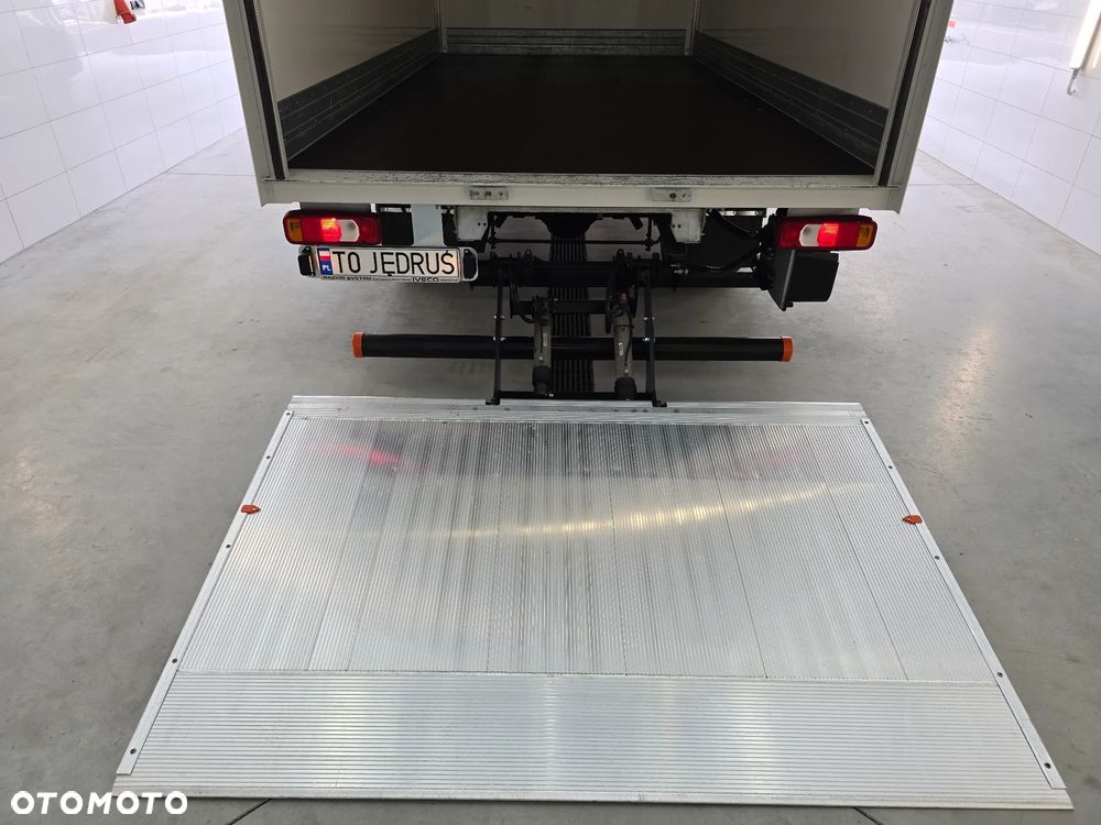 Iveco DAILY 35C16 / 50C16 KONTENER 8PALET WINDA DHOLLANDIA 750Kg 41Tyś km SERWIS ASO IVECO DO OSTATNIEGO Km STAN NOWY NOWY NOWY NA GWARANCJI BOGATA OPCJA WYPOSAŻENIA ASYSTENTY KIEROWCY TEMPOMAT KLIMA KAMERA COFANIA FOTEL KIEROWCY PNEŁMATYCZNY - 13