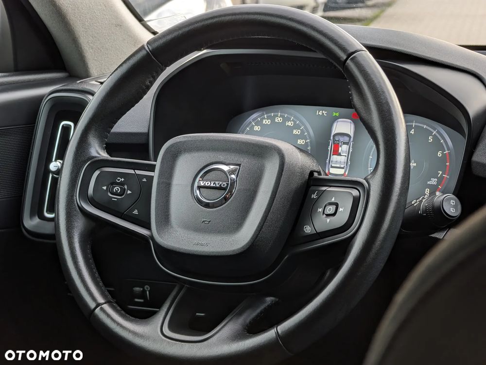 Volvo XC 40 T3 Momentum - 24