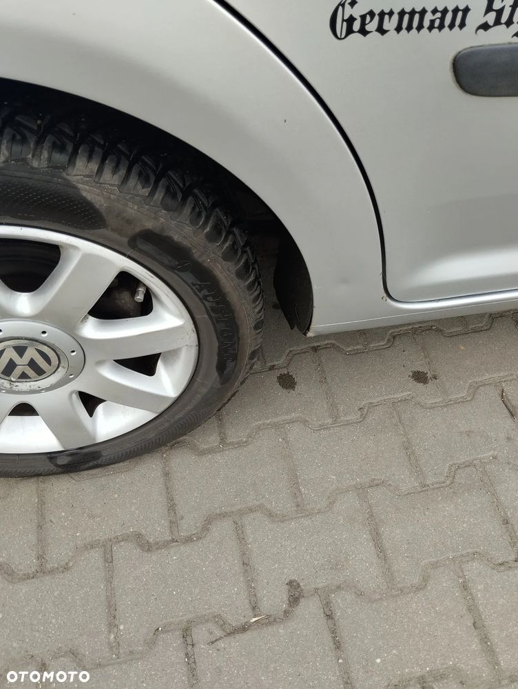 Volkswagen Touran 1.6 FSI Trendline - 15