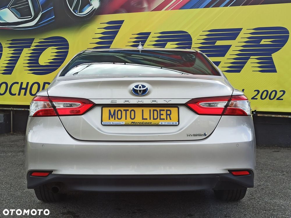 Toyota Camry - 5