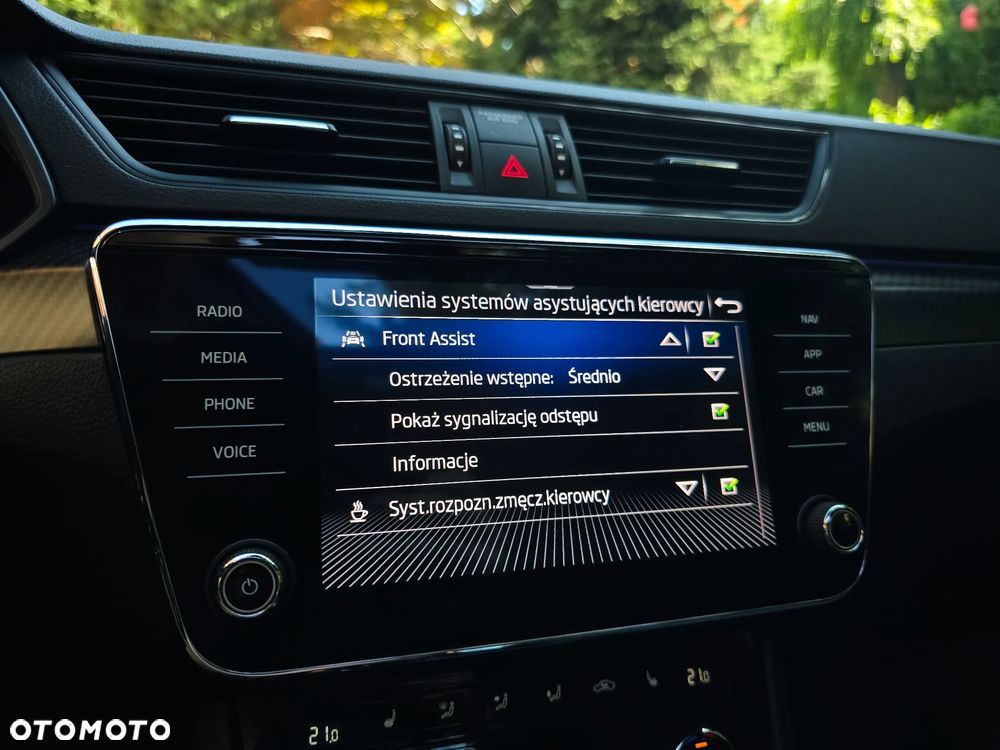 Skoda Superb 2.0 TDI SCR Sportline DSG - 23