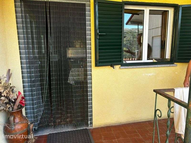 Moradia T2 mobilada com quintal e garagem - Grande imagem: 4/11