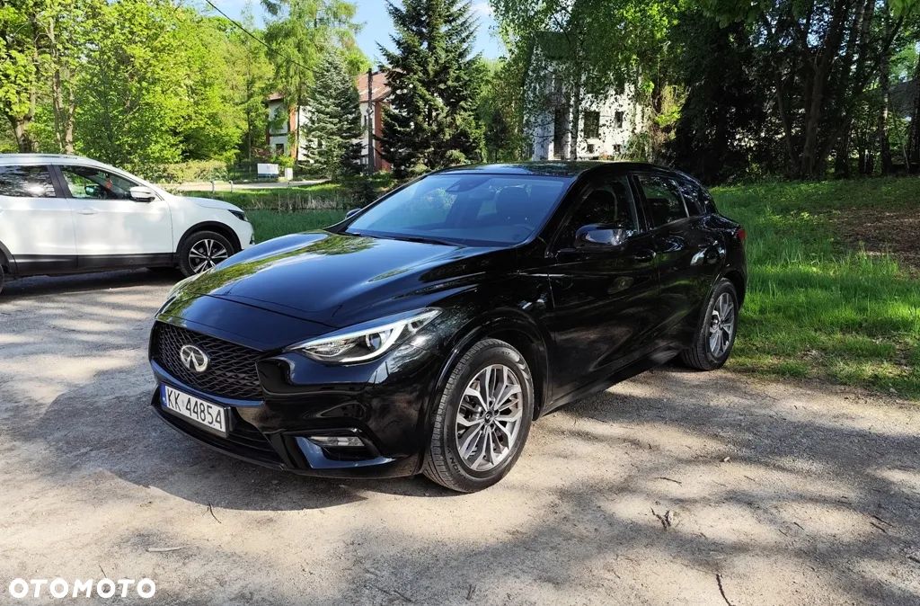 Infiniti Q30 1.5d Premium City Black 7DCT - 1