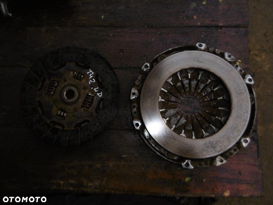 Docisk + tarcza sprzęgła VW T4 2,4 - 4