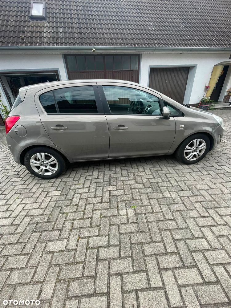 Opel Corsa 1.4 16V Cosmo - 7