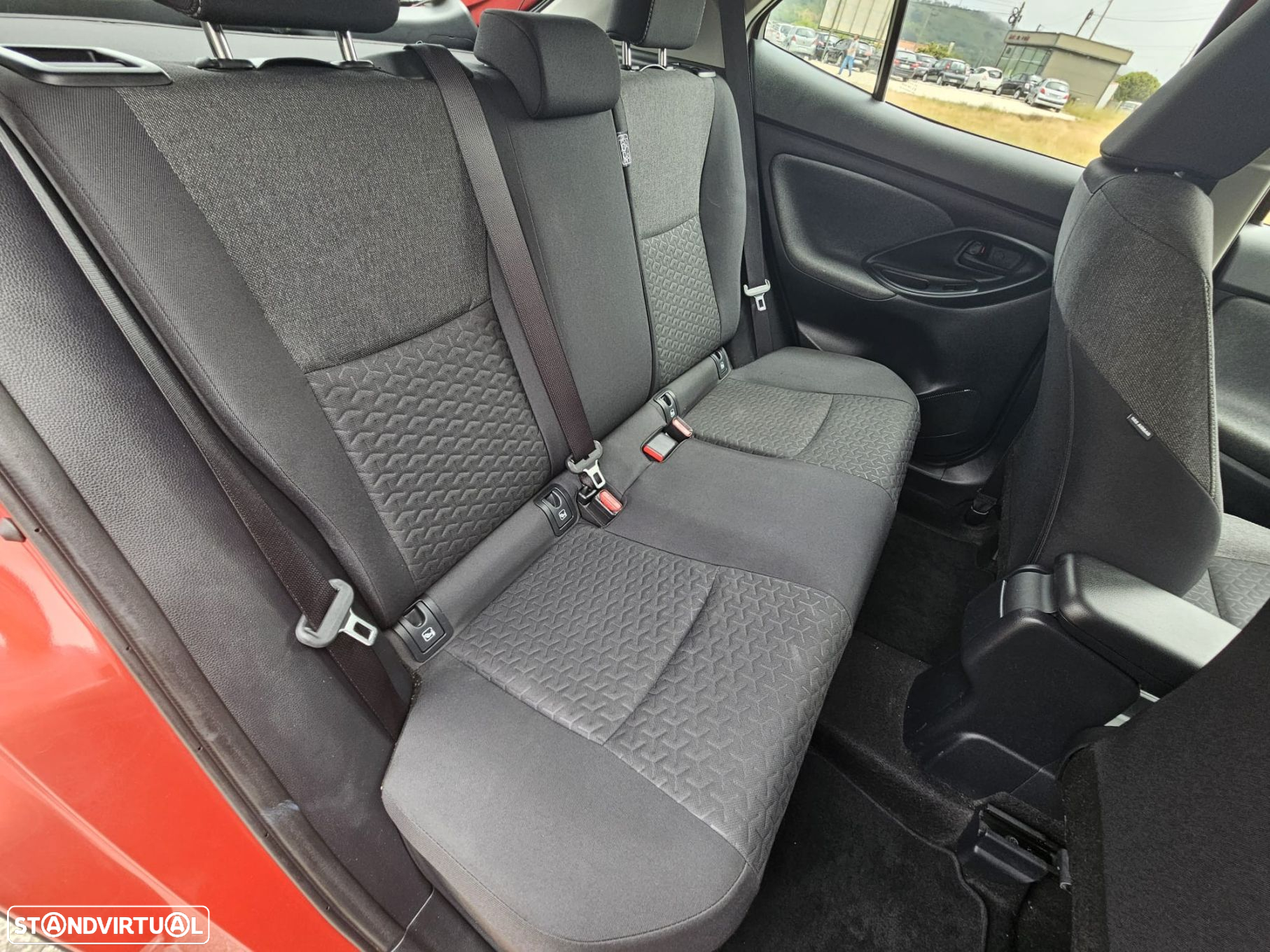 Toyota Yaris Cross 1.5 HDF Comfort Plus - 23