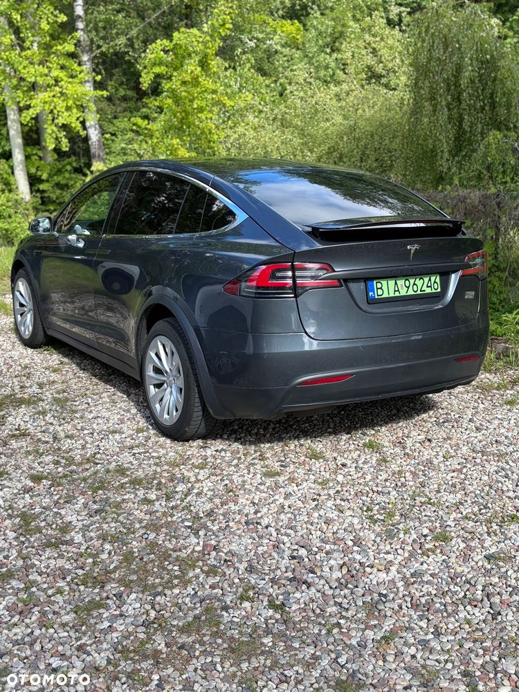 Tesla Model X - 4