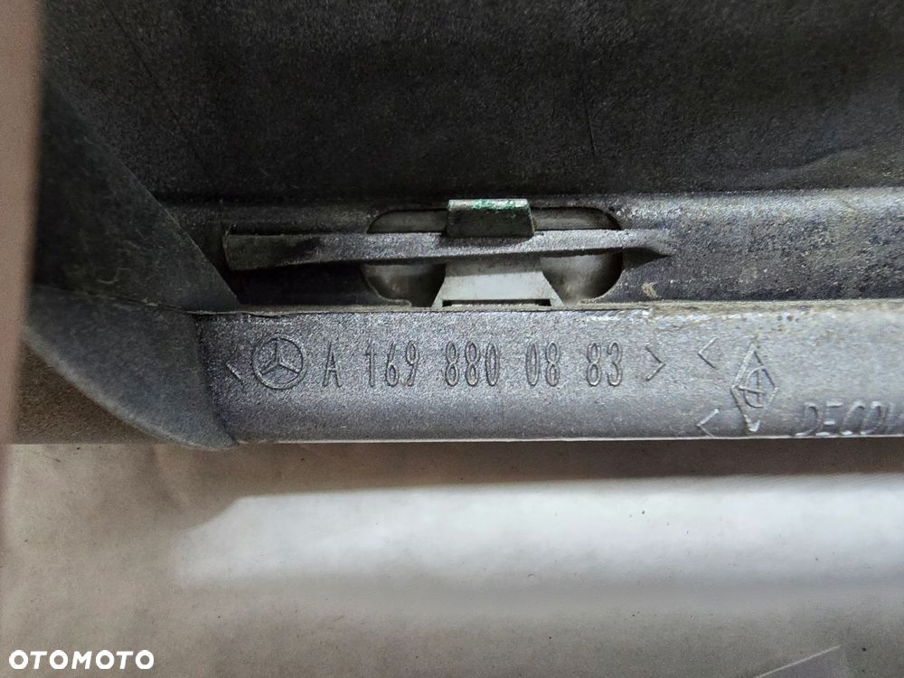 ATRAPA GRILL MERCEDES W169 A169 880 08 83 - 8