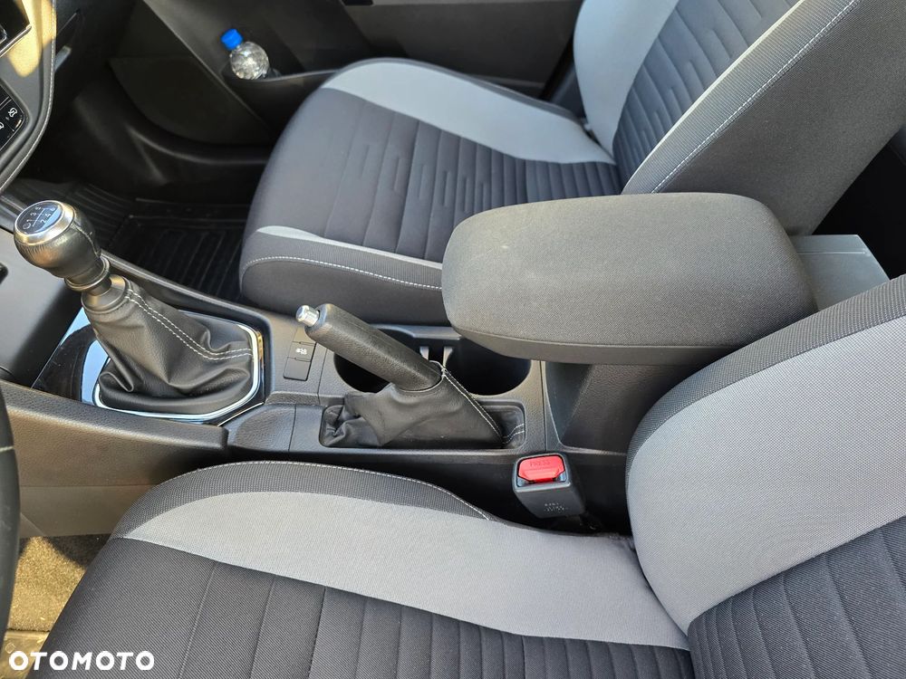 Toyota Auris 1.6 Premium - 8