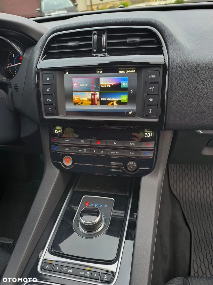 Jaguar F-Pace 2.0 i4D AWD Pure - 10