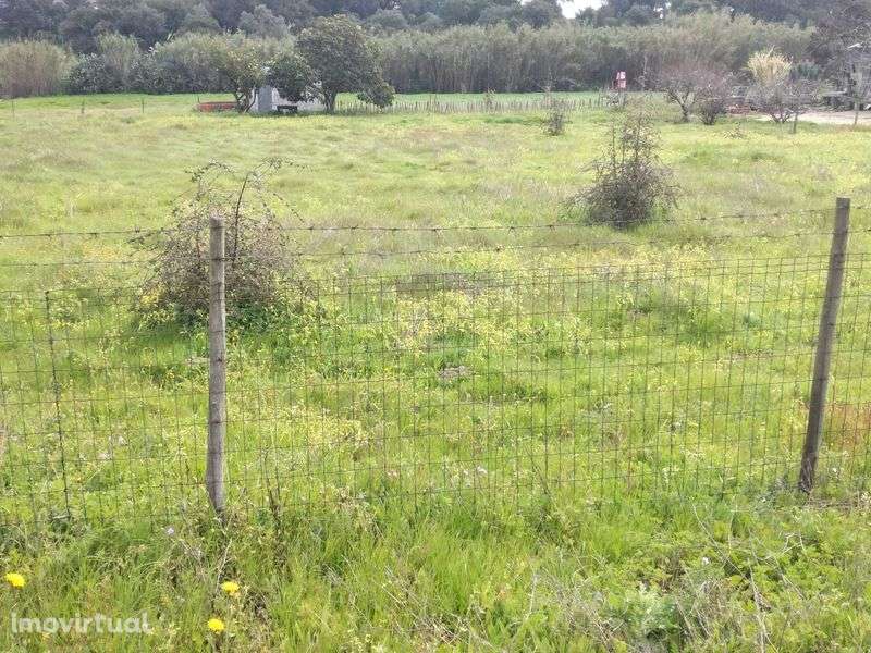 Vende-se terreno - Grande imagem: 3/3