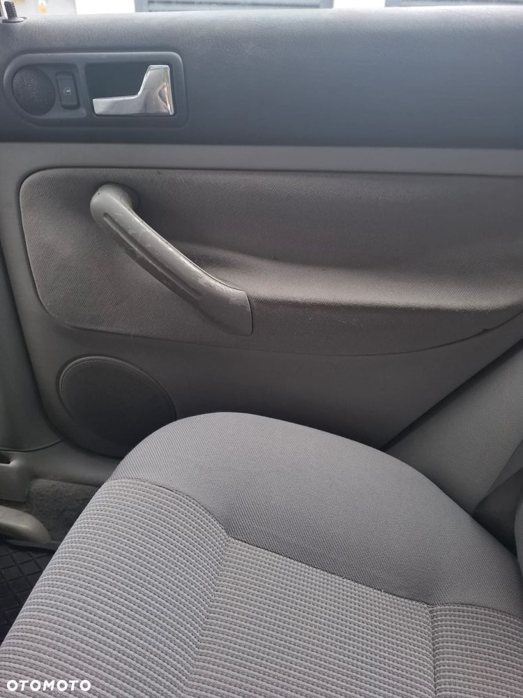 Volkswagen Golf 1.9 TDI Highline - 24