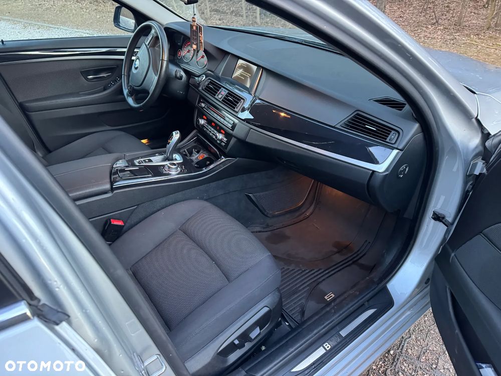 BMW Seria 5 525d - 10