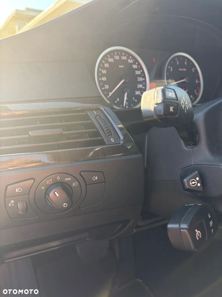 BMW Seria 5 545i - 12