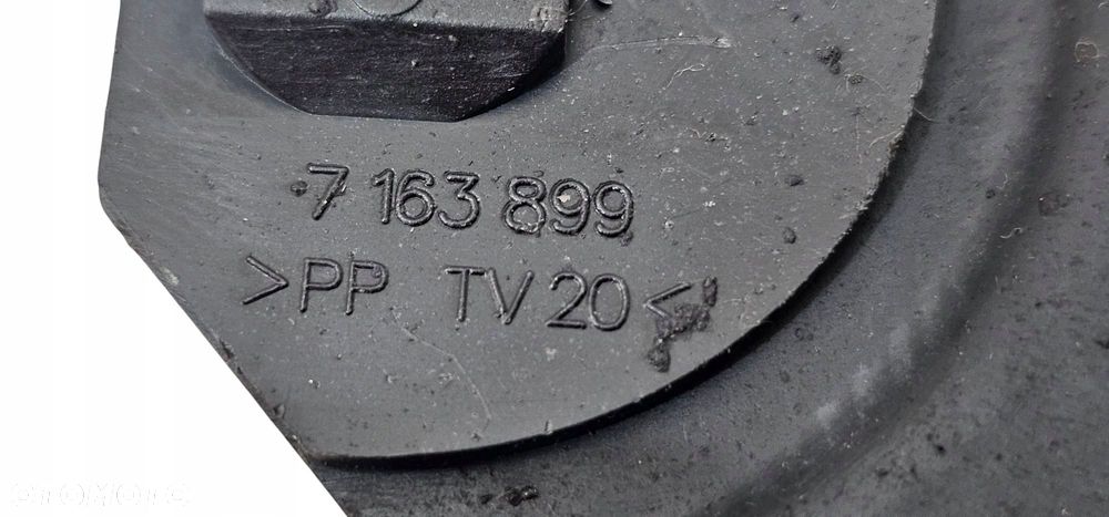 Bmw E82 E88 E90 Pokrywka Do Wymiany Żarówki Zaślepka Nadkola Lewa 7143849 - 7