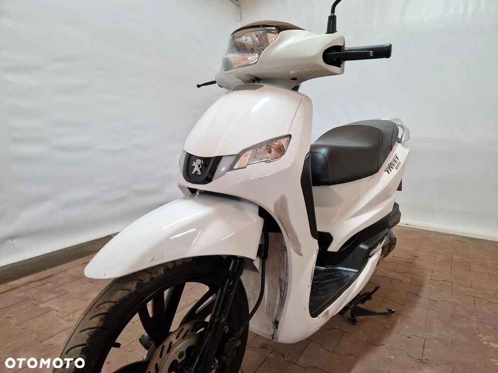Peugeot Tweet - 24
