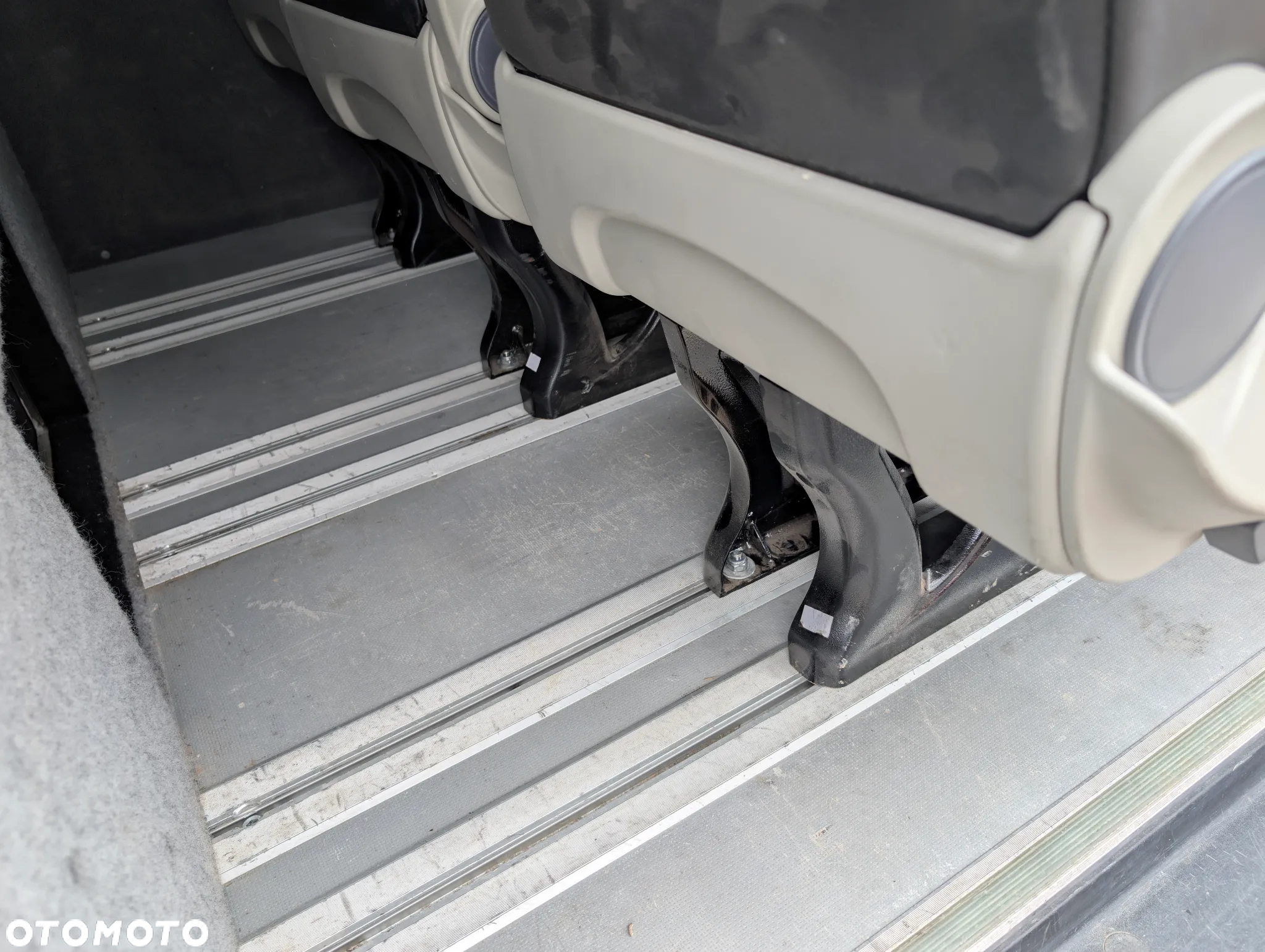 Volkswagen Crafter brygadówka 6 osób, ładowność 1177kg, Krajowy - 19